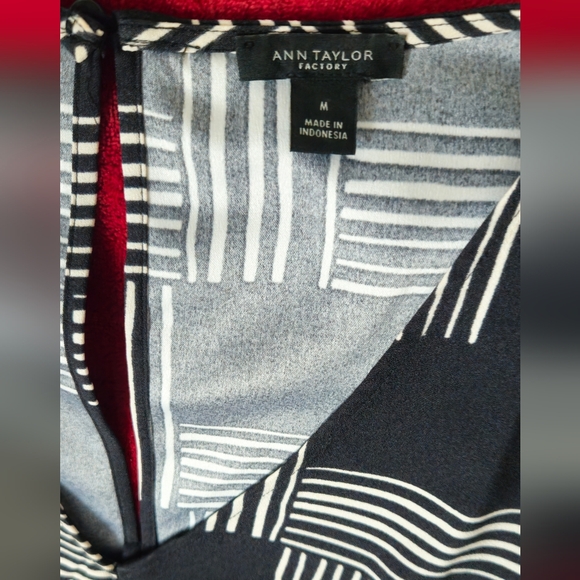 Ann Taylor Factory Black & White Geometric Pattern Wide Leg Jumpsuit - Size M - Picture 4 of 6